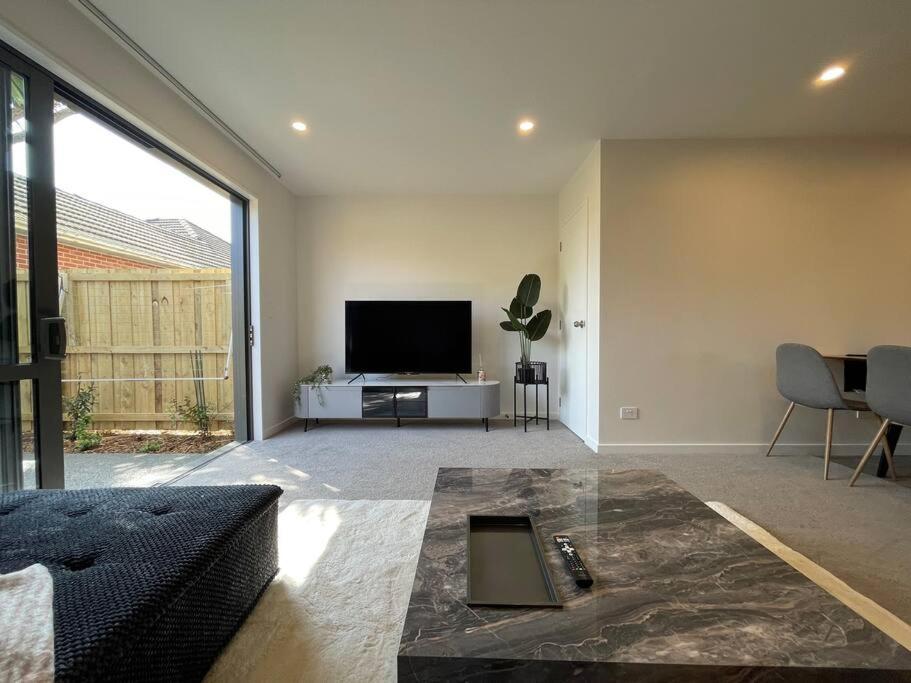Holiday home Stylish 2 Bed Retreat Close To Cbd With Parking Christchurch