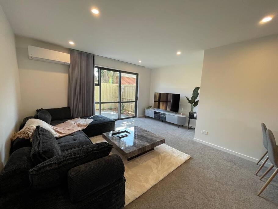 Holiday home Stylish 2 Bed Retreat Close To Cbd With Parking Christchurch